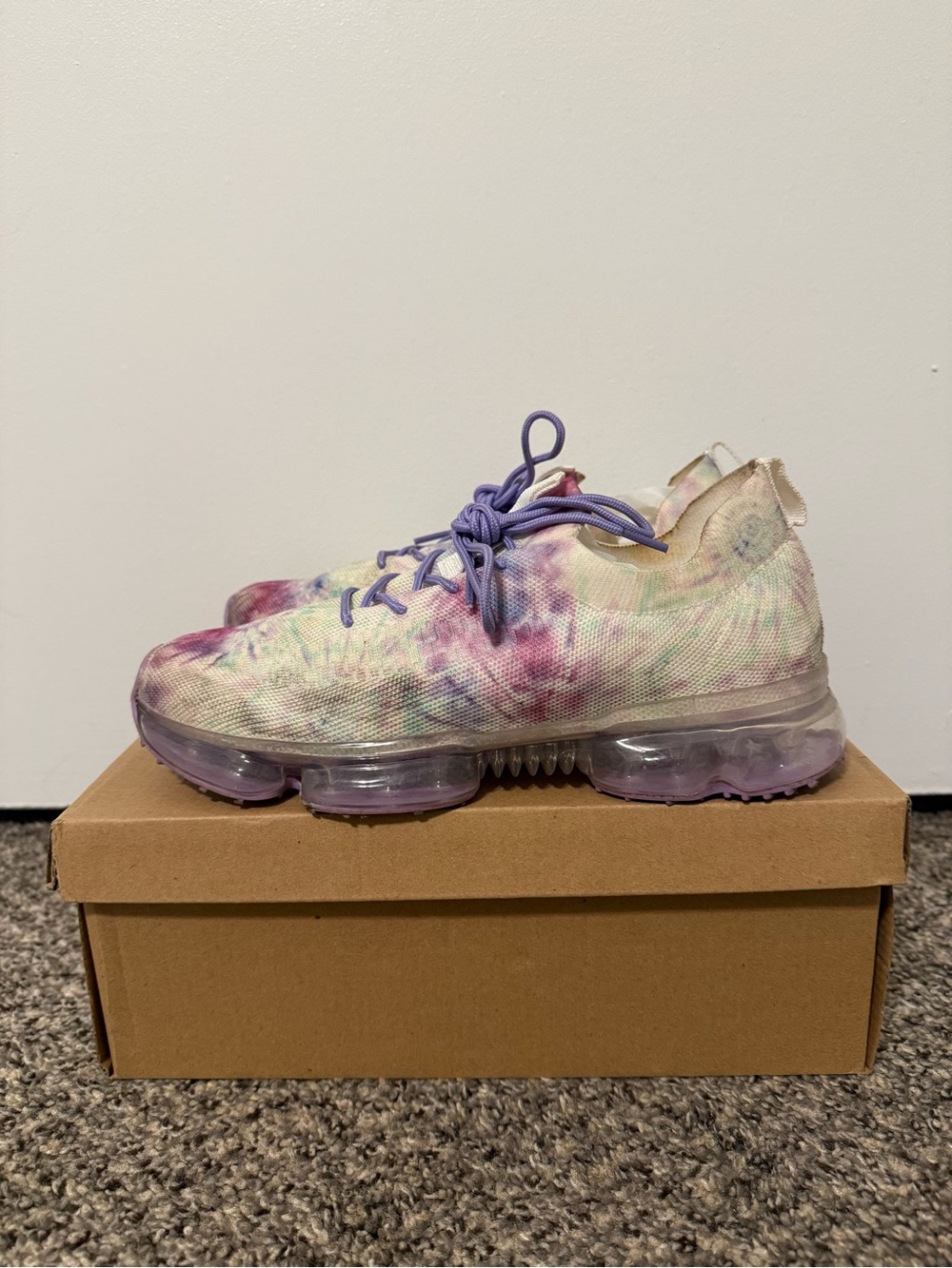 La Sheelah Flow-19 Women’s Low Top Lace-Up Tie Dye Sneakers Purple/White  8.5